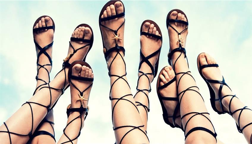 I sandali fanno sposare comodità e glamour